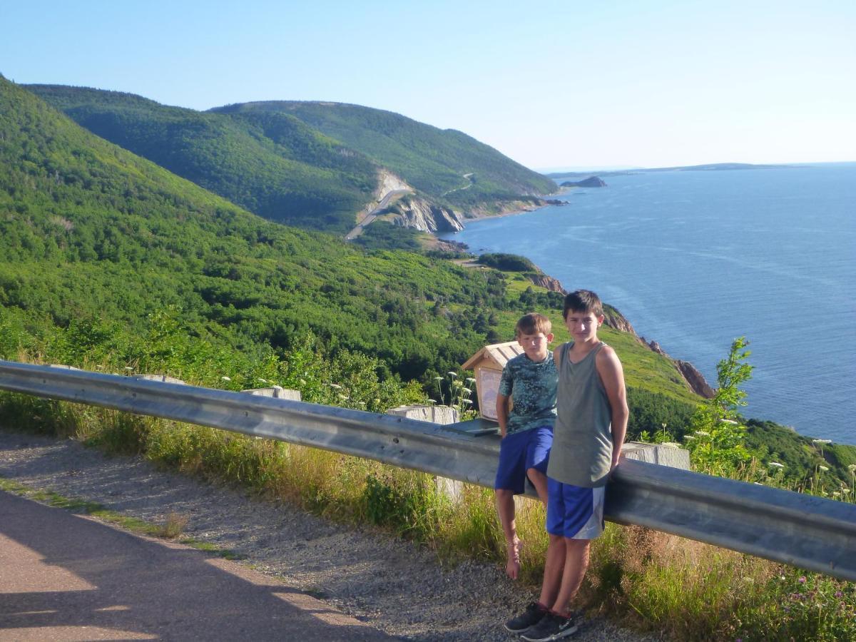 Back Home Bed And Breakfast Membertou Экстерьер фото